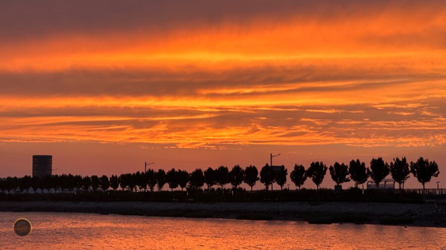 Sunsets fire.